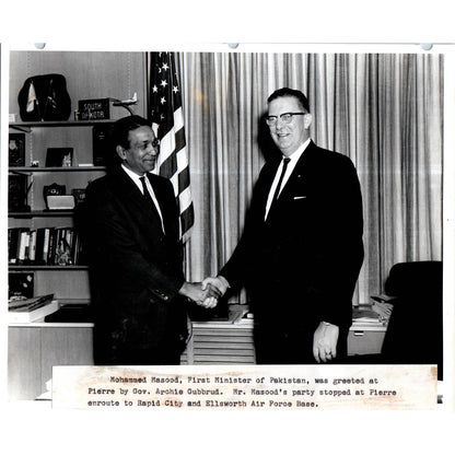 Minister of Pakistan Mohammed Masood & SD Governor Archie Gubbrud Photo TK1-P11