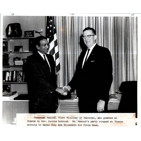 Minister of Pakistan Mohammed Masood & SD Governor Archie Gubbrud Photo TK1-P11