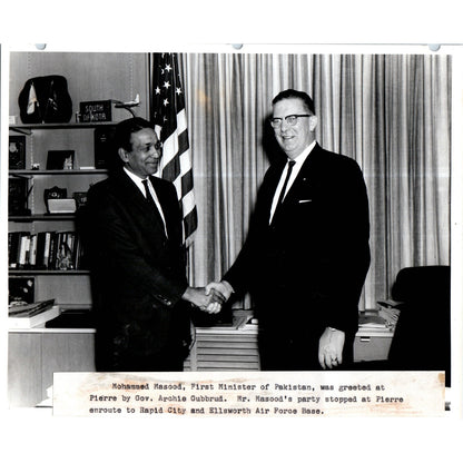 Minister of Pakistan Mohammed Masood & SD Governor Archie Gubbrud Photo B15