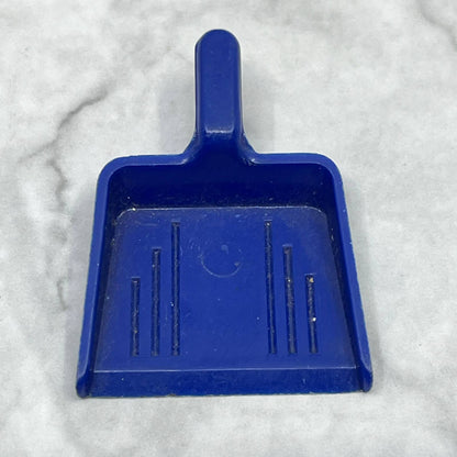 Vintage Irwin Miniature BLUE Plastic Dustpan Dust Pan Dollhouse Diorama, USA SE7