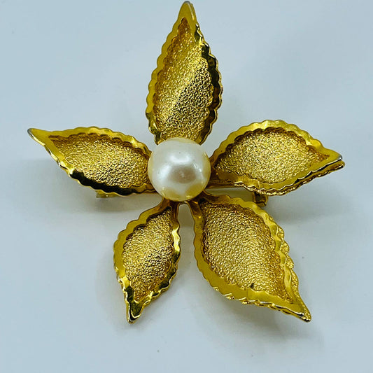 1960s MCM 5 Petal Flower Faux Pearl Brooch Gold Tone SA6