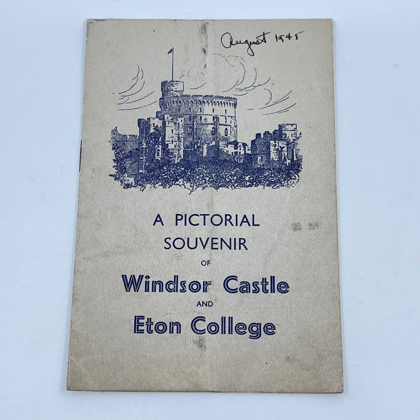 1945 WWII A Pictorial Souvenir of Windsor Castle &  Eton College Booklet AB3