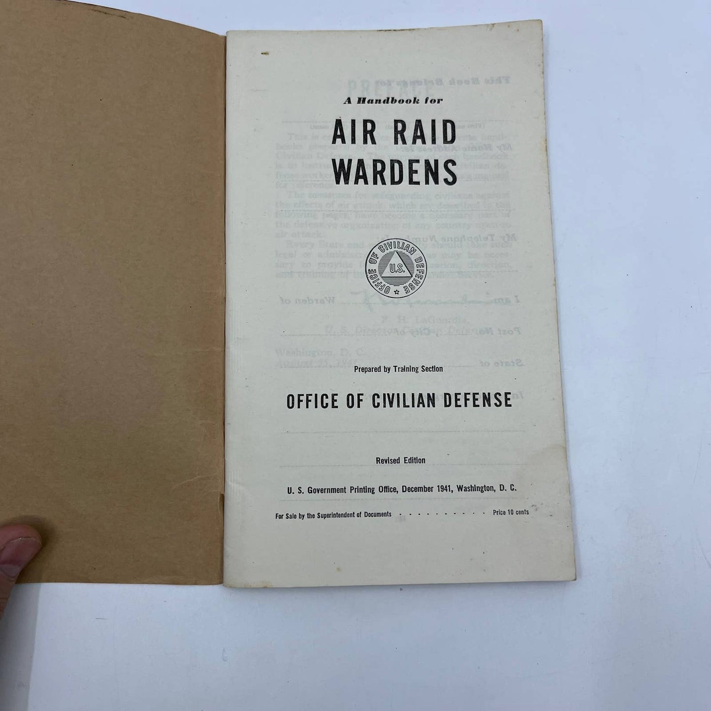 1941 WWII A Handbook for AIR RAID WARDENS Office of Civilian Defense TG6