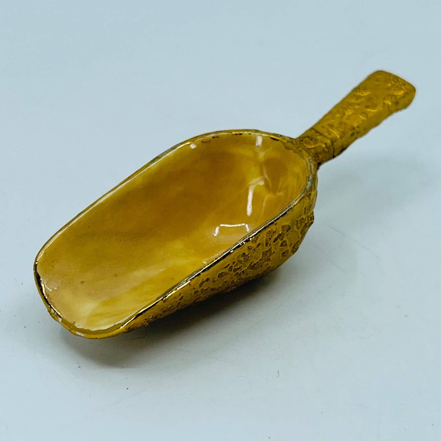 Vintage Miniature Gold Tone Ceramic Grain Scoop 3 1/2” SB1