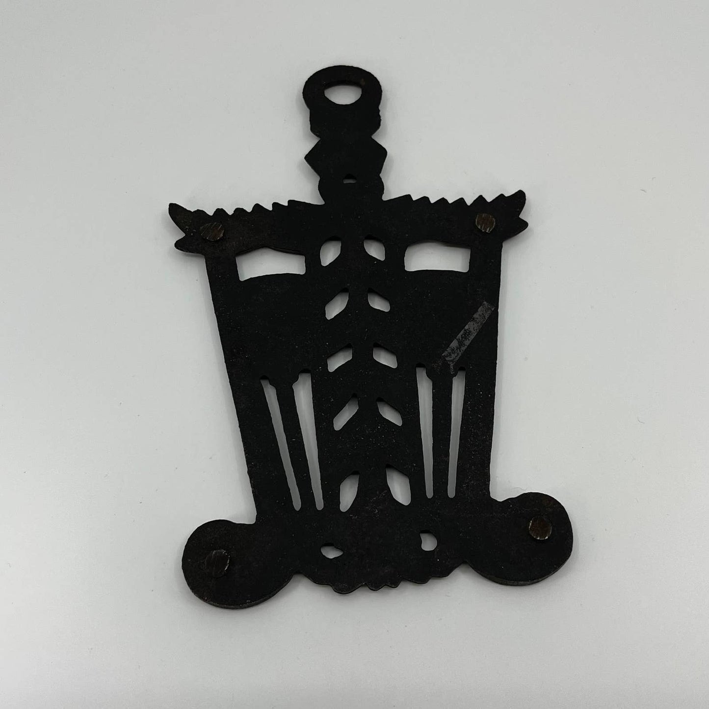 Vintage John Wright Cast Iron Trivet No. 254 Brooms & Leaves 7.25” #2 TB4