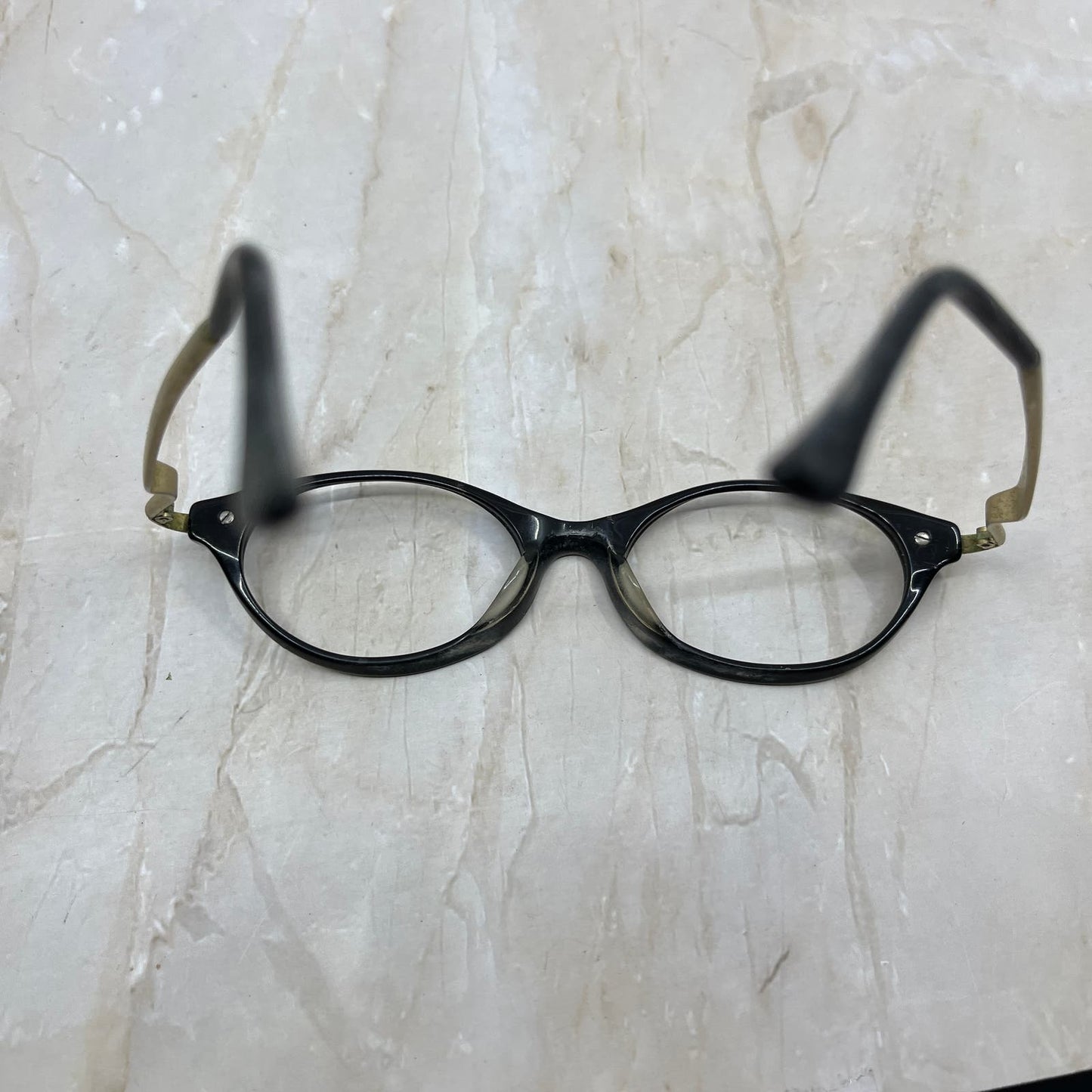 Vintage Ladies' Black and Gold Cat Eye Eyeglasses Frames TJ9G1-5