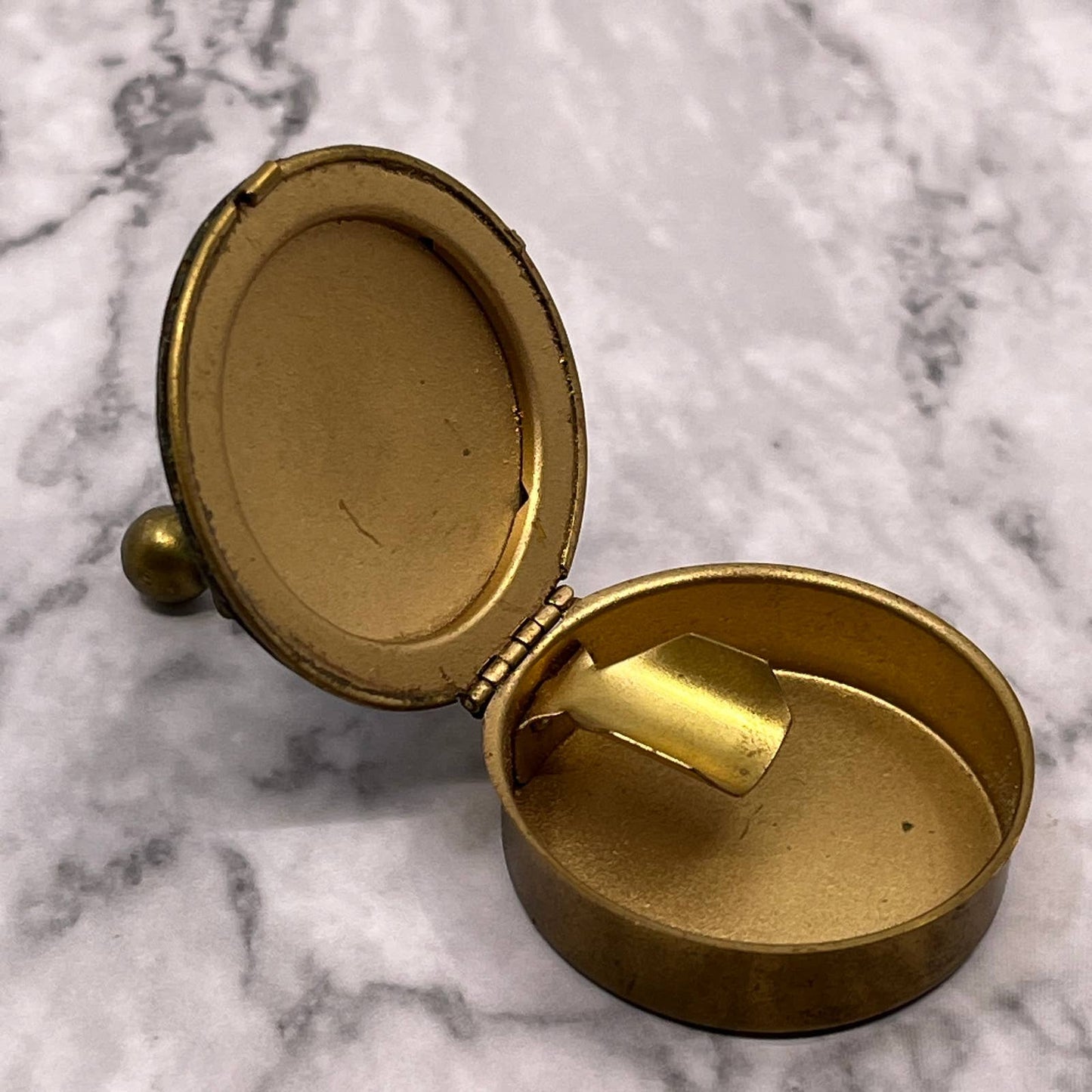 Vintage Brass Tone Silent Butler Ashtray Crumb Catcher Hinged Lid 3 X 1.5” SA2