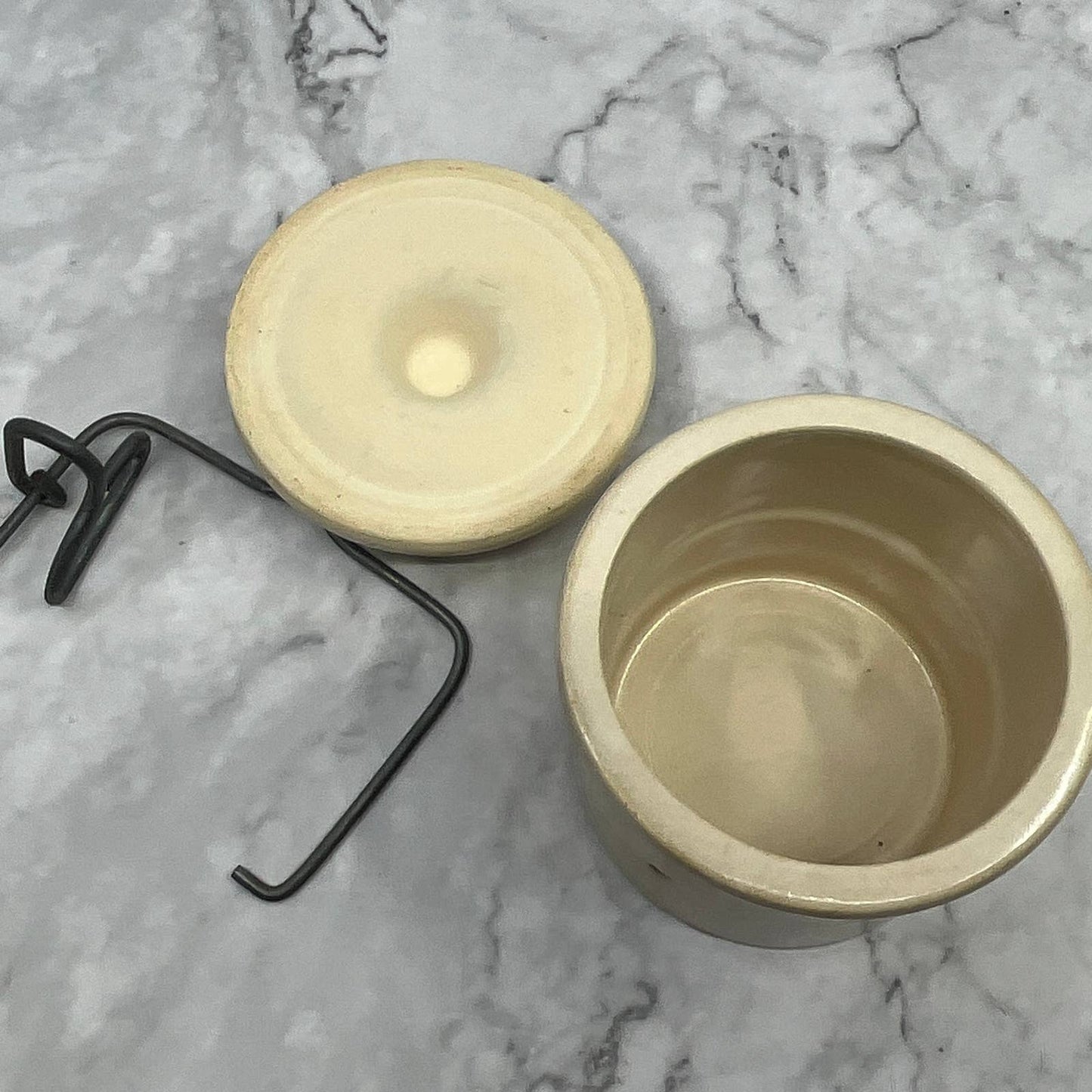 VTG Small Kaukauna Klub Wisconsin Dairy Stoneware Crock 4” Wire Bale Lid TI7