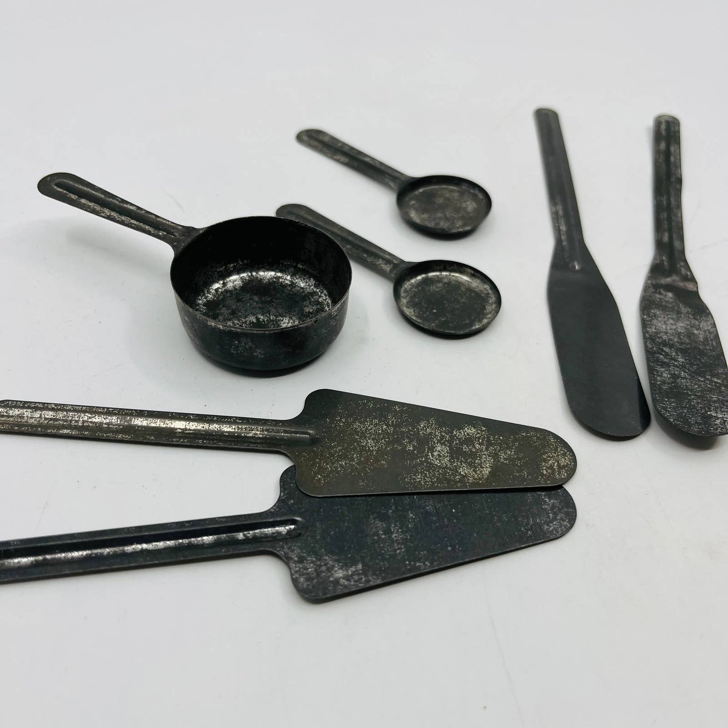 Vintage Toy Kitchen Metal 7 Piece Baking Utensil Set Measuring Serving ~5” TB6