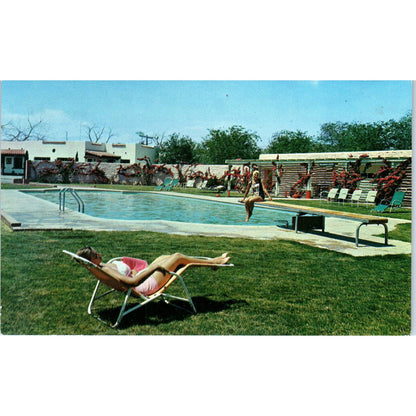 Del Camino Motor Hotel El Paso Texas Sunbathing - Original Postcard TJ7-RP2