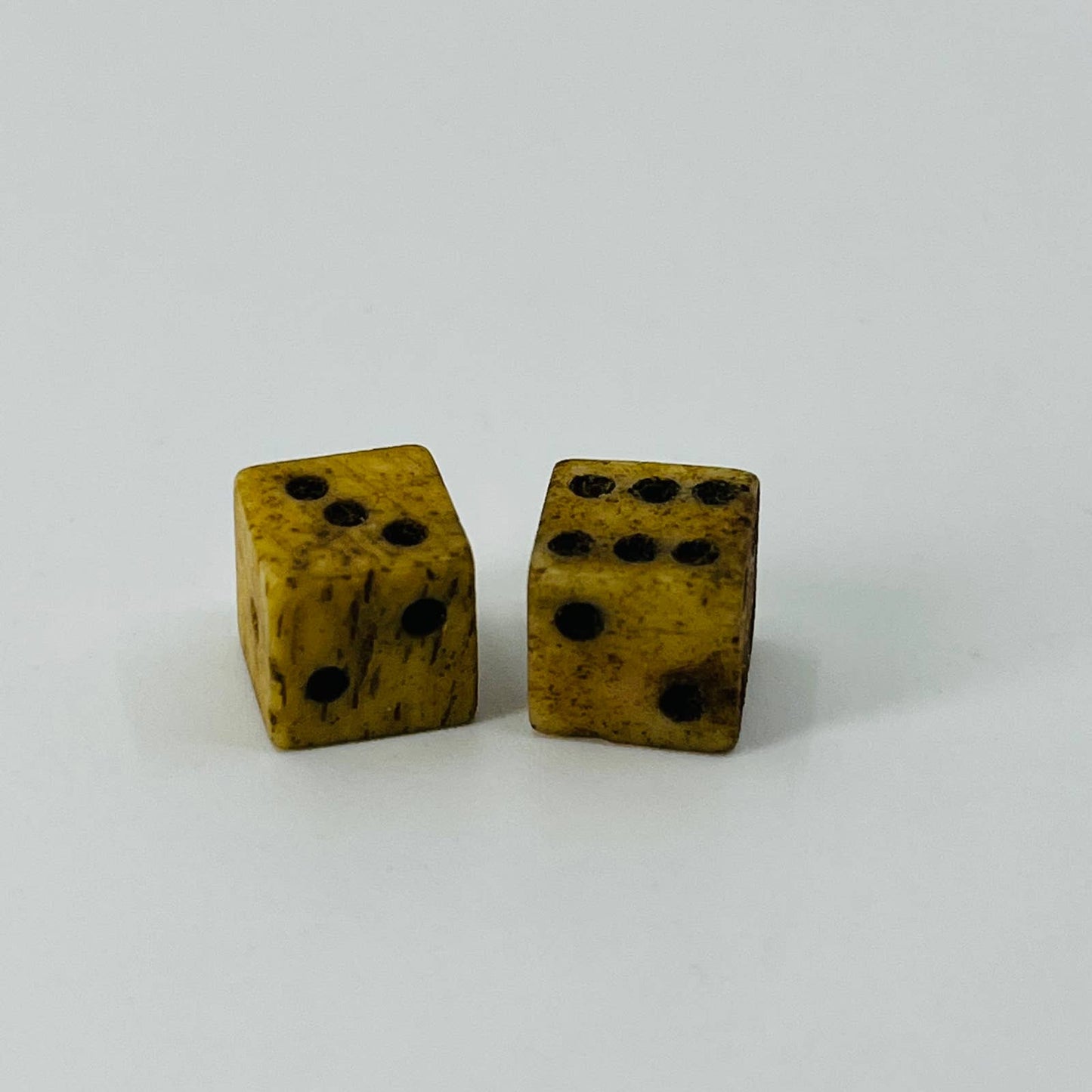 Antique Pair of Miniature Bone Dice 1/4” SB3