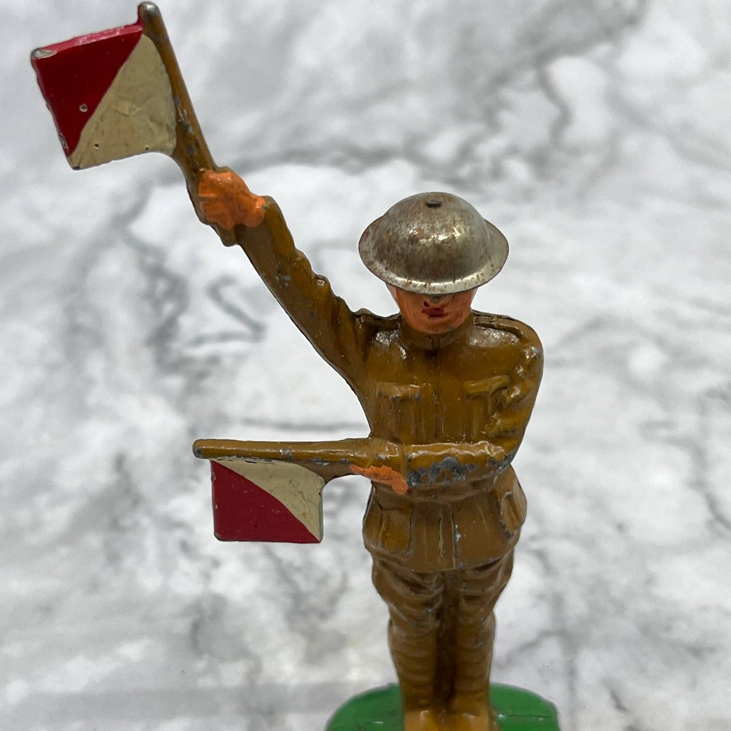 Manoil Barclay Lead Toy Soldier With Signal Flags B65- Tin Hat TJ1