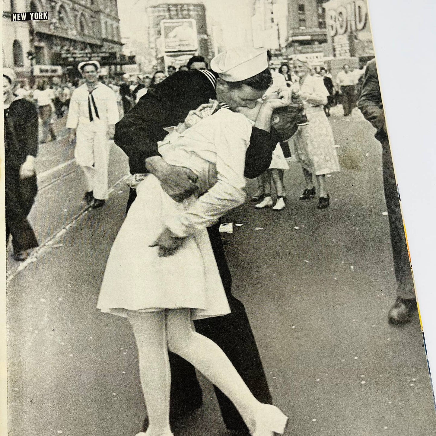 LIFE MAGAZINE: AUGUST 27 1945 WWII V-J DAY ICONIC TIMES SQUARE VICTORY KISS