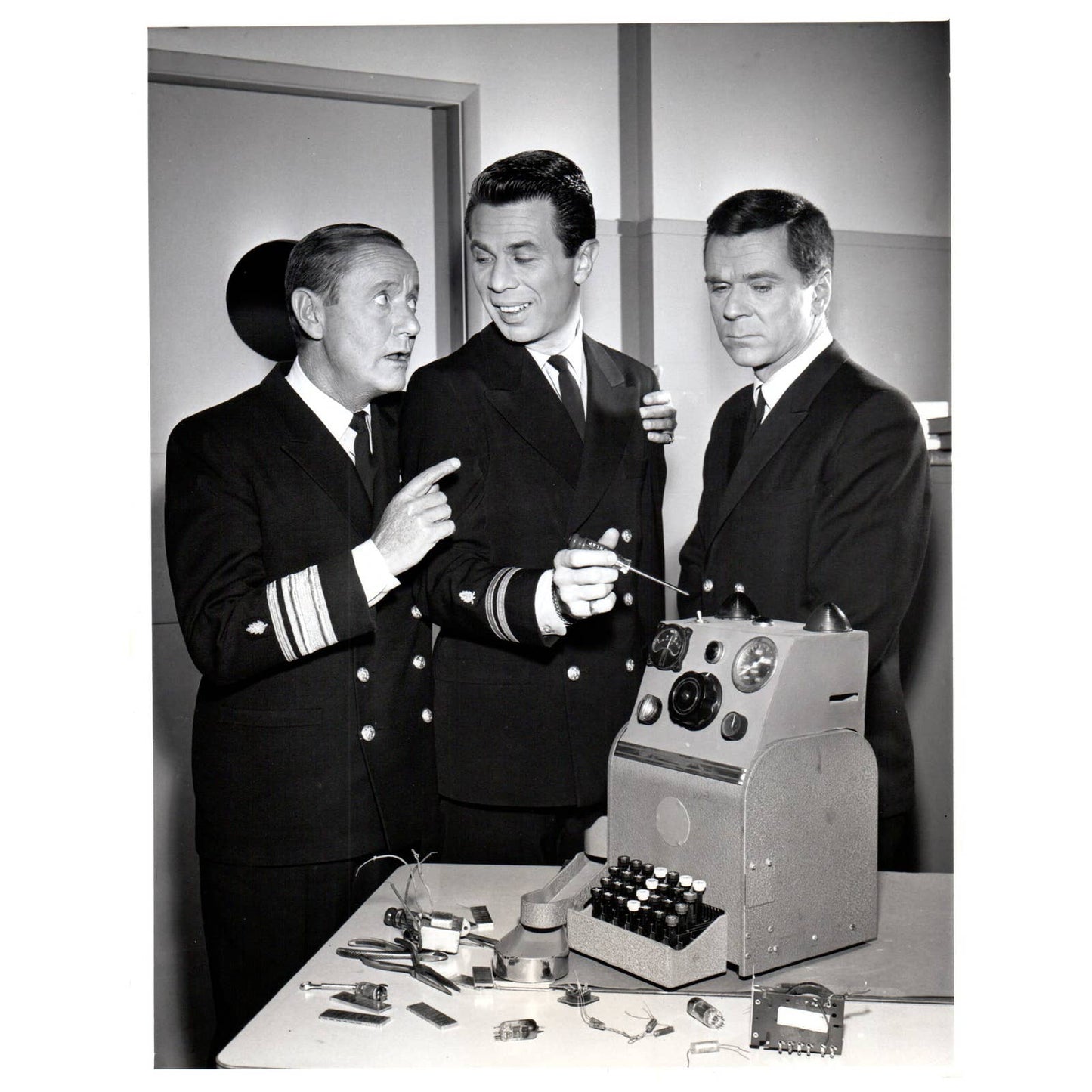 c1960 Press Photo Karns Komack Cooper Harvey & His Electric Money Machine TJ7-2