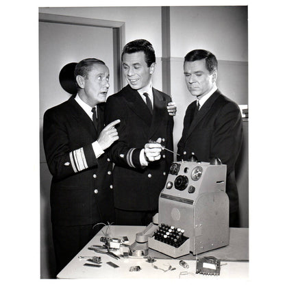 c1960 Press Photo Karns Komack Cooper Harvey & His Electric Money Machine TJ7-2