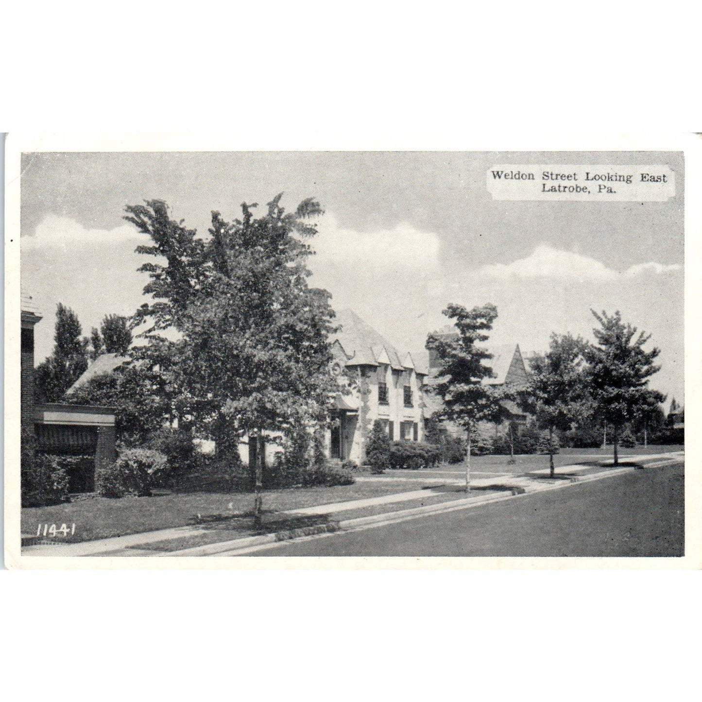 Vintage Postcard Weldon Street Looking East Latrobe Pennsylvania TI1-1