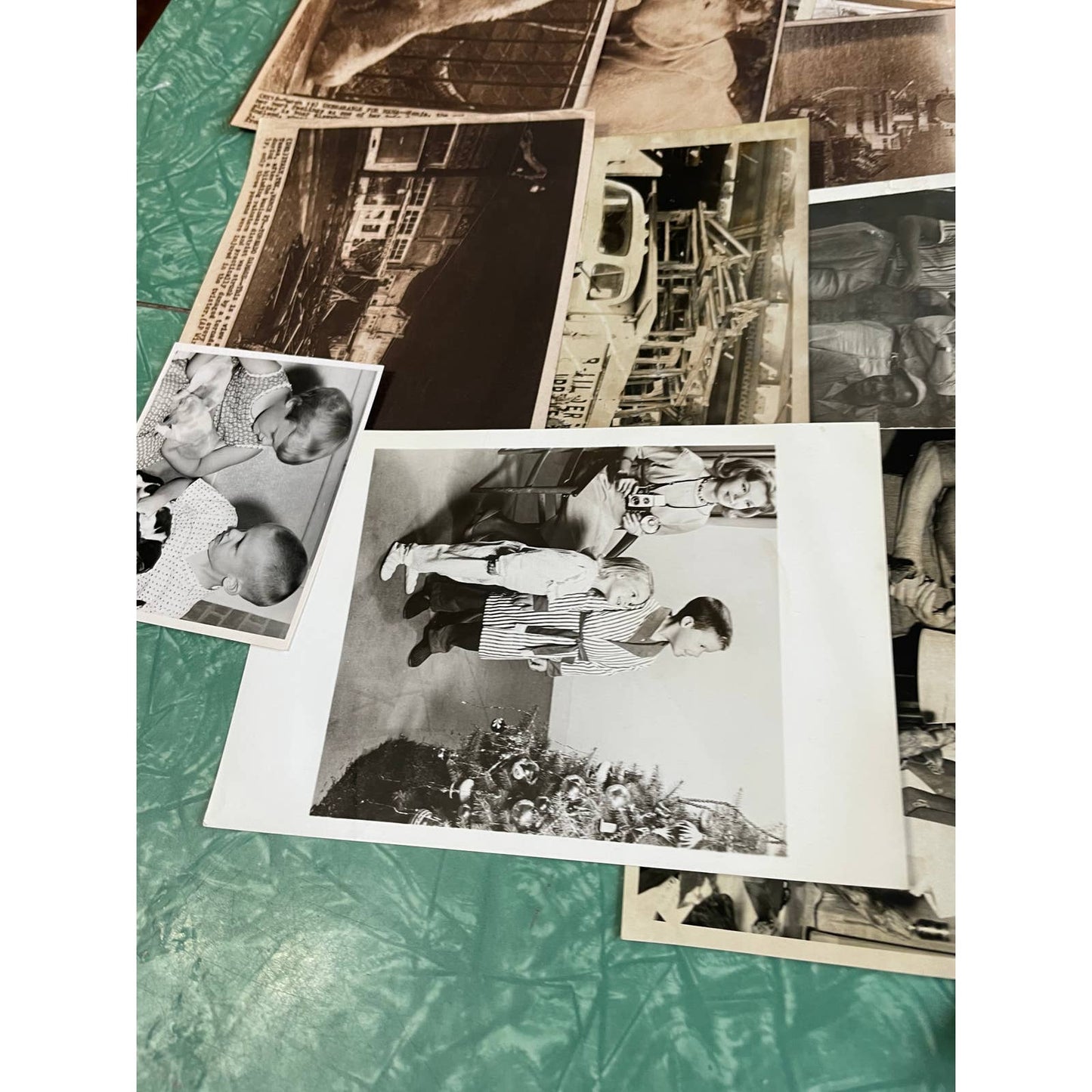 1960 Huge Lot of Assorted Press Release Photos & Papers TJ8