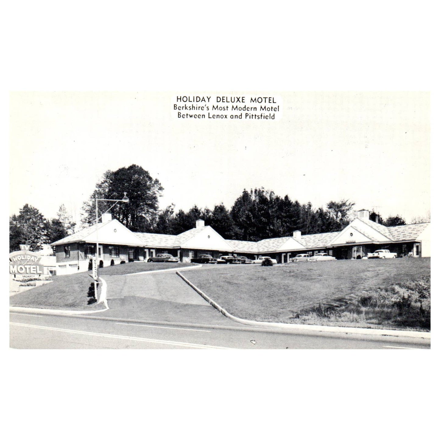 Holiday Deluxe Hotel Berkshire, Pittsfield MA Fred Tereshuck - Postcard TJ8-2