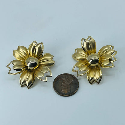 Vintage MCM Mod Gold Tone 3D Flower Clip Earrings SB2