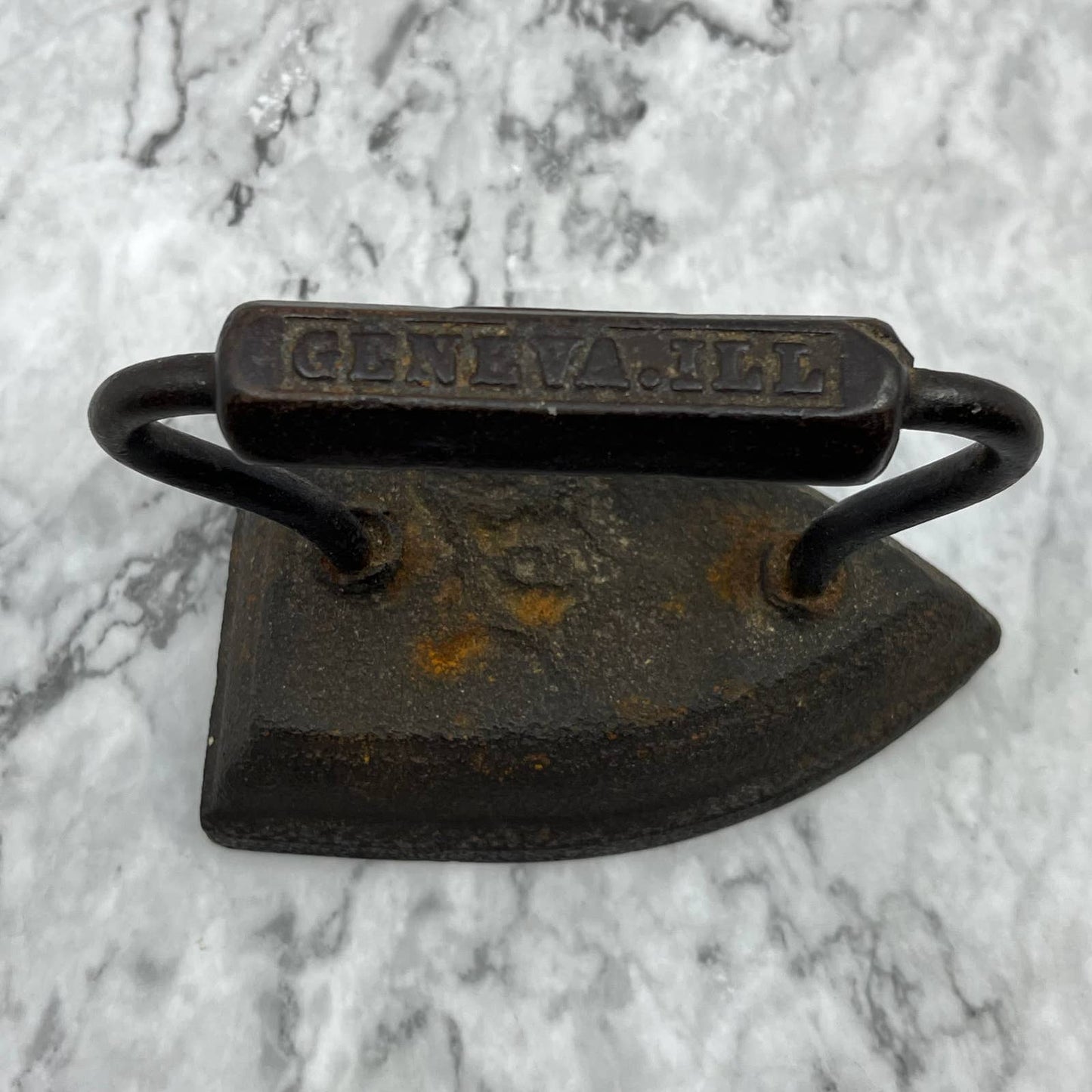 Antique Geneva Illinois No 6 Cast Iron Sad Iron with Star 5.5” TJ6