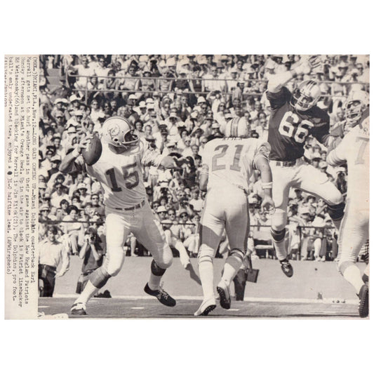1972 Press Photo Football Miami Dolphins Quarterback Earl Morrall Pass 8x10" AD3