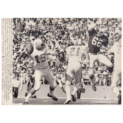 1972 Press Photo Football Miami Dolphins Quarterback Earl Morrall Pass 7x10" AD3