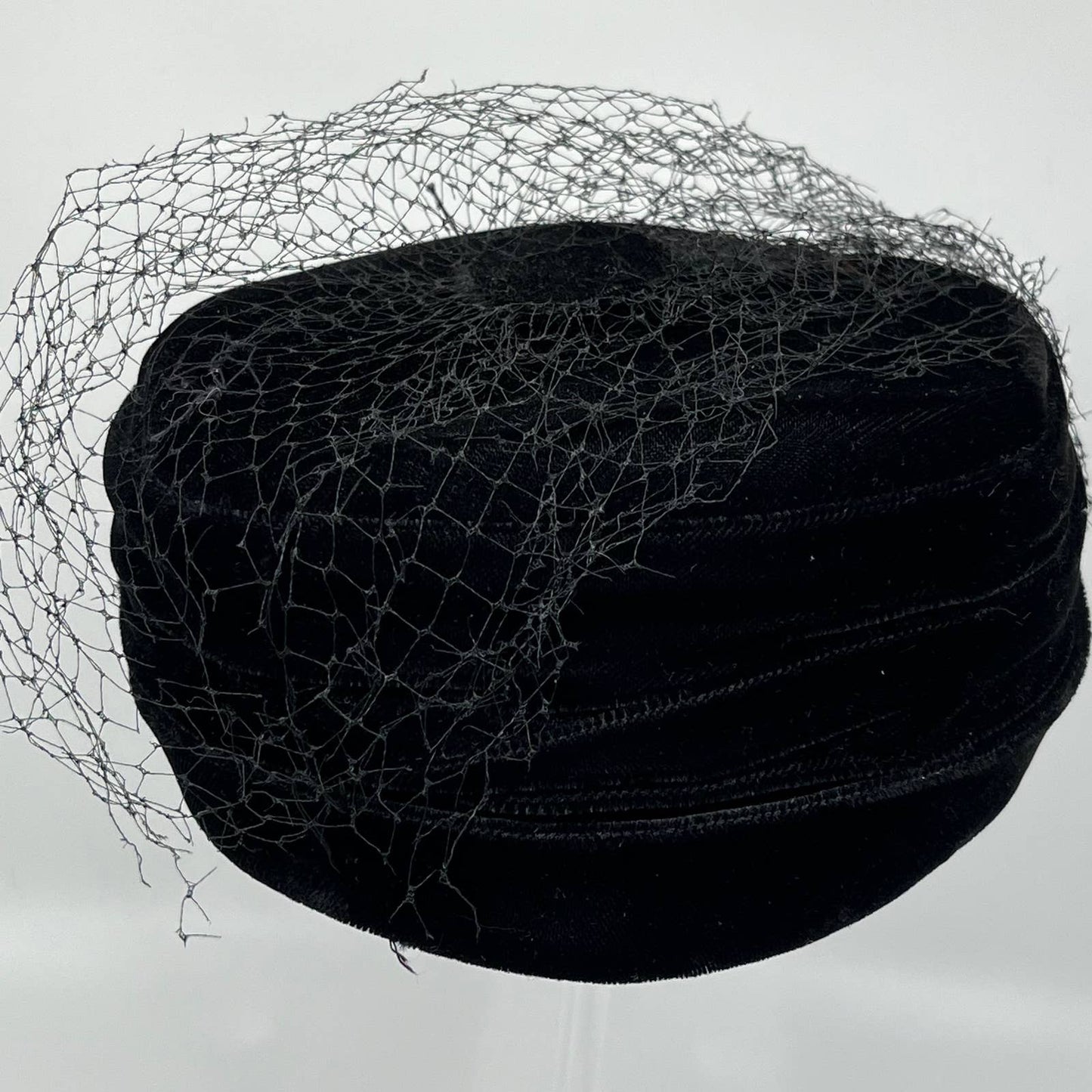 Vintage 1940s Black Velvet Pillbox Hat with Netting HB1