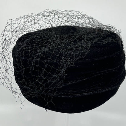 Vintage 1940s Black Velvet Pillbox Hat with Netting HB1