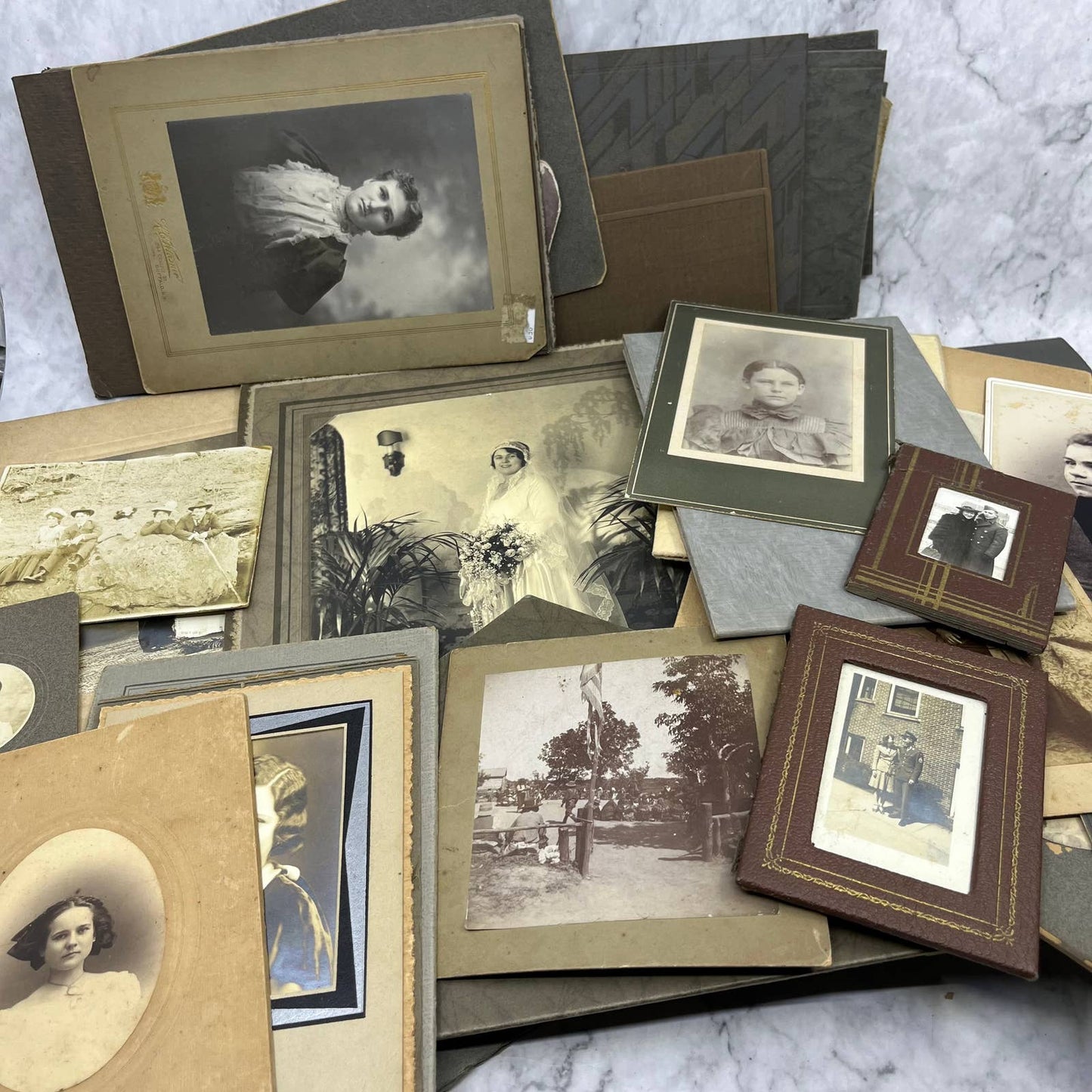 HUGE Lot Hundreds of Antique Photos CDV Cabinet Cards Photo Books 8+ Pounds