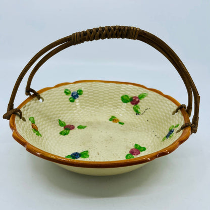 Vtg 1950s Ceramic Hand Painted Berries Basket Weave Bowl Wicker Handle 7” TC2