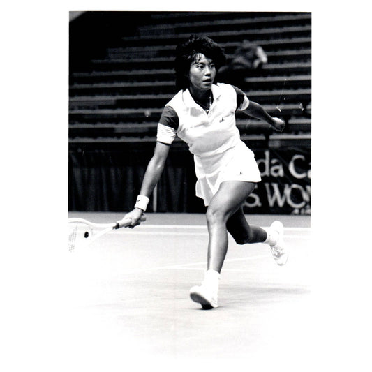 1987 Original Press Photo Women's Tennis Hu Na Indoor Rutgers ~5x7" AD2-6