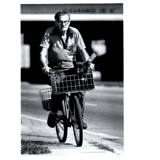 1981 Press Photo Cycling Newell Turnham & Scotty Dog Smokey Miami FL 8x10" AD3
