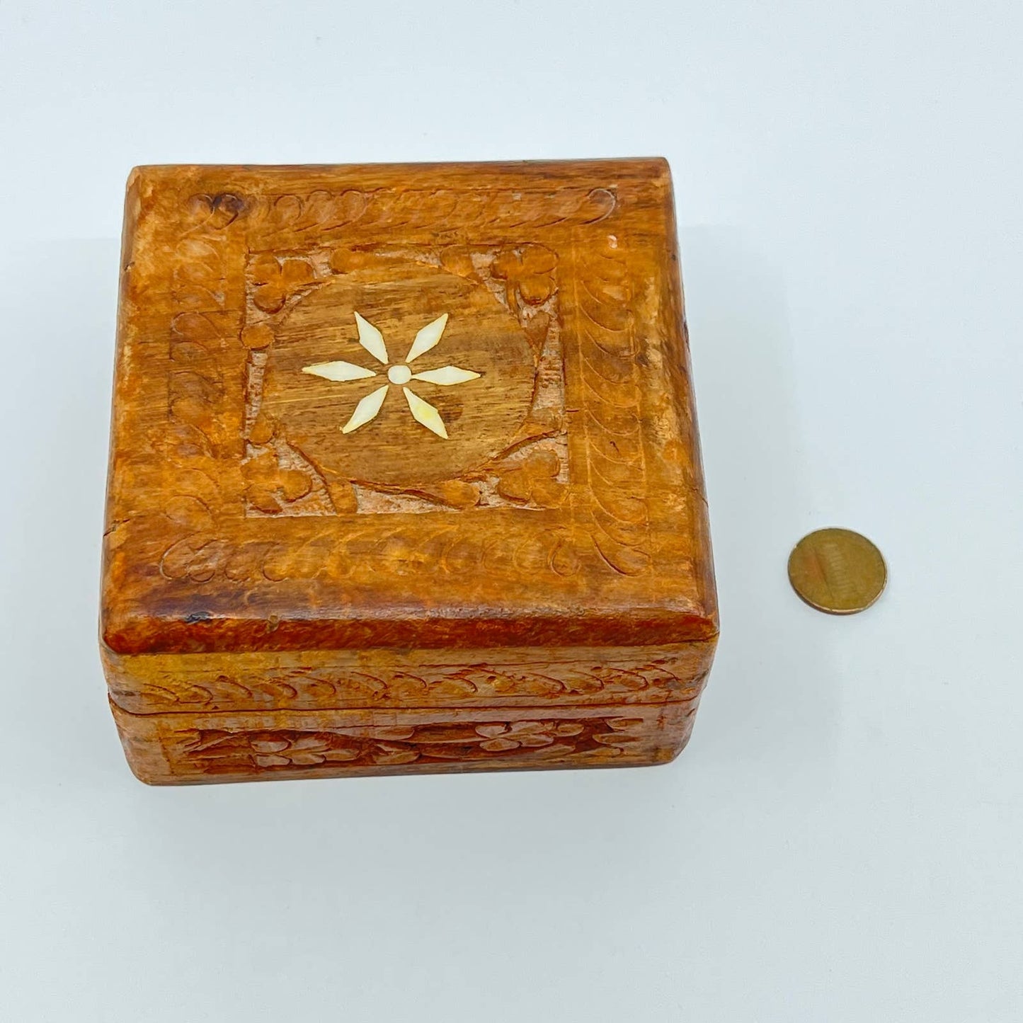 Vintage Teak Wood Carved Trinket Box Mother of Pearl Inlay India 4x4x2” TE5