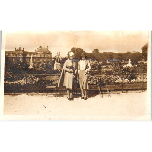 1930s Photograph Dorothy White Melea Young Luxembourg Gardens 3.5x4" SE5