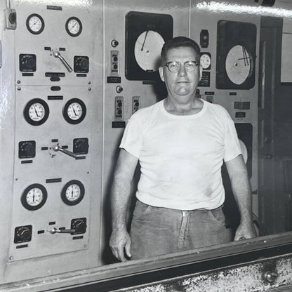 1950s Marinette Wisconsin Industrial Factor Worker & Machines Photo 5x7" AB7