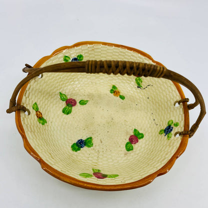 Vtg 1950s Ceramic Hand Painted Berries Basket Weave Bowl Wicker Handle 7” TC2