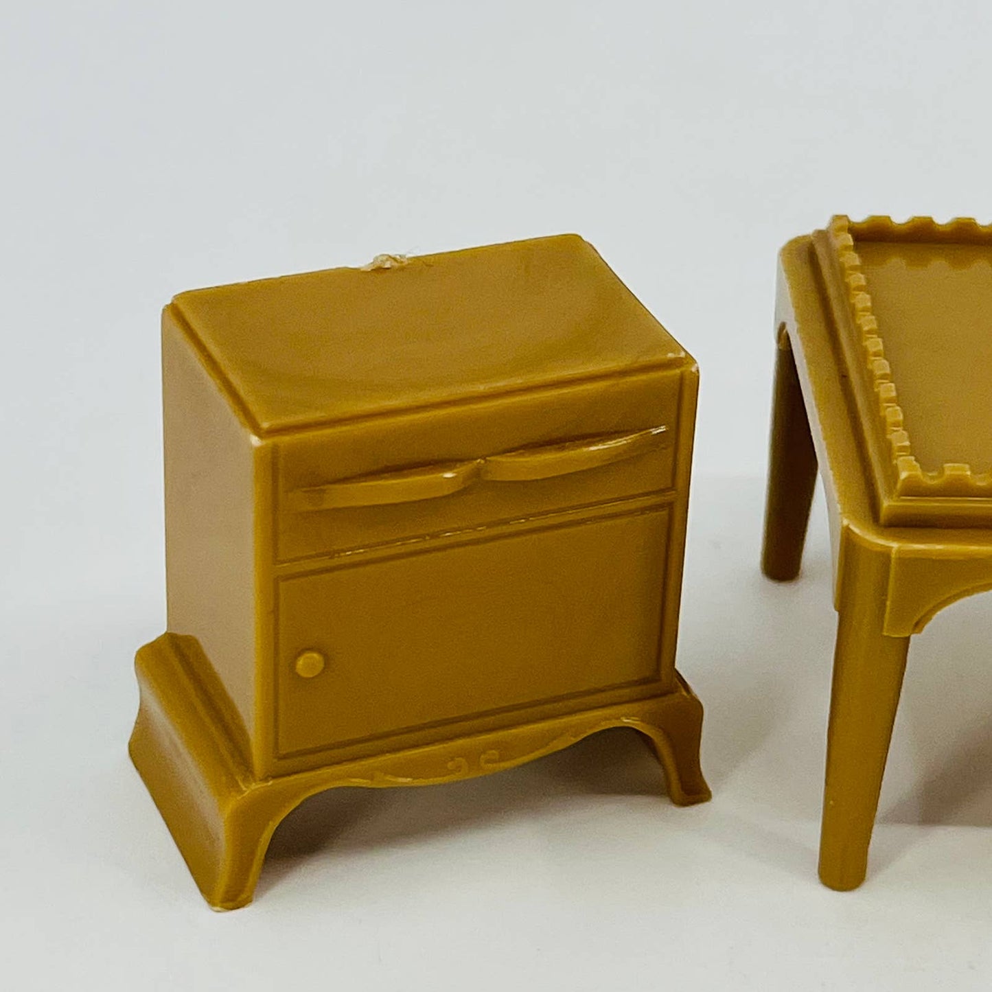 1950s MCM Plasco Dollhouse Furniture Celluloid Tan Coffee & End Table Set TD6