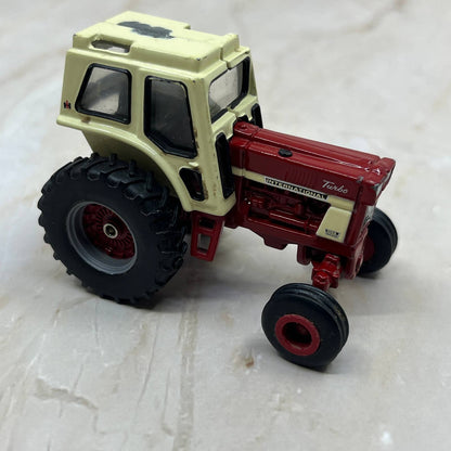 International Harvester 1066 Tractor Red Case IH 1/64 Diecast ERTL TOMY TC5-S2