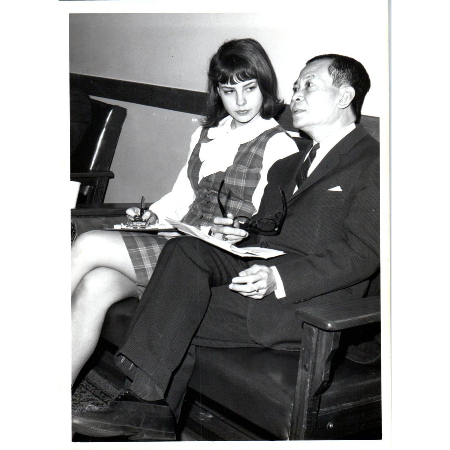 Yankton College Student Mavis Klein & Nishon Wilairat Original Photo 5x7 TK1-P5