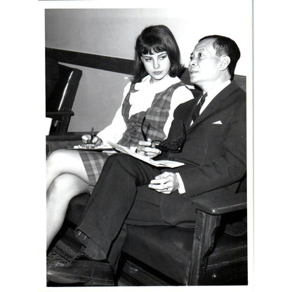 Yankton College Student Mavis Klein & Nishon Wilairat Original Photo 5x7 TK1-P5