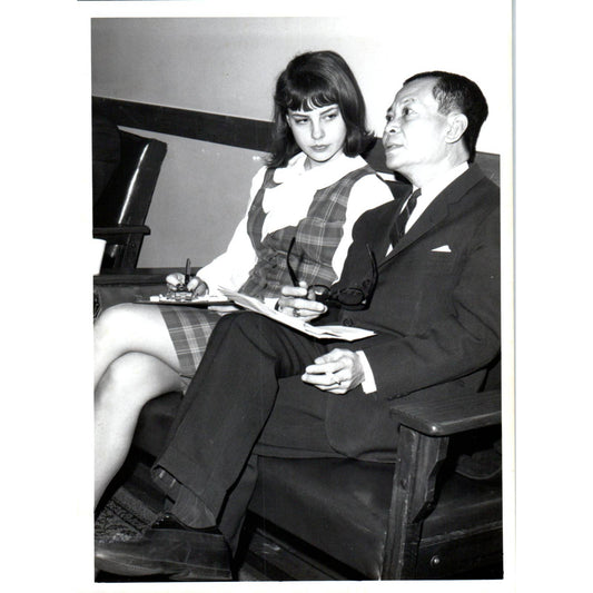 Yankton College Student Mavis Klein & Nishon Wilairat Original Photo 5x7 TK1-P5