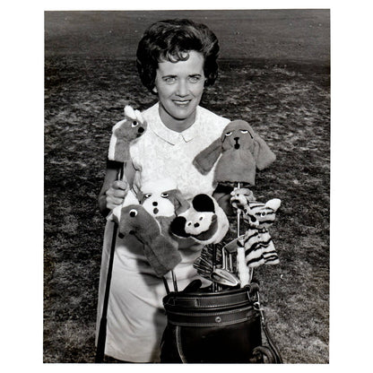 1965 Original Press Photo Ladies' Golf Ruth Eichstaedt Club Covers ~8x10 AD1