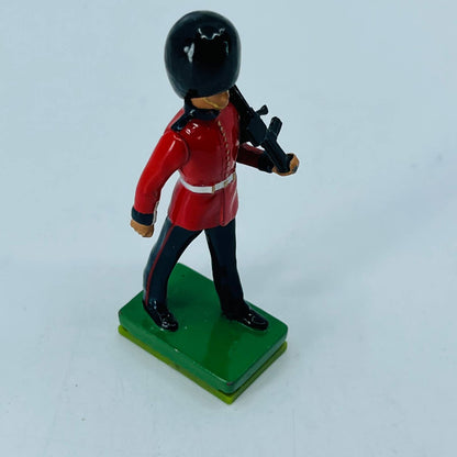 RARE 1988 Walt Disney Word Vintage British Guard Toy Metal Soldier SB5