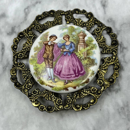 Vintage Fragonard Courting Couple Filigree Frame Cameo Medallion 2.5” SF1-2