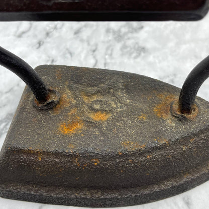 Antique Geneva Illinois No 6 Cast Iron Sad Iron with Star 5.5” TJ6