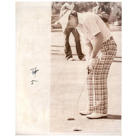 1975 Original Press Photo Golf Gene Littler Putt 8x10" AD2