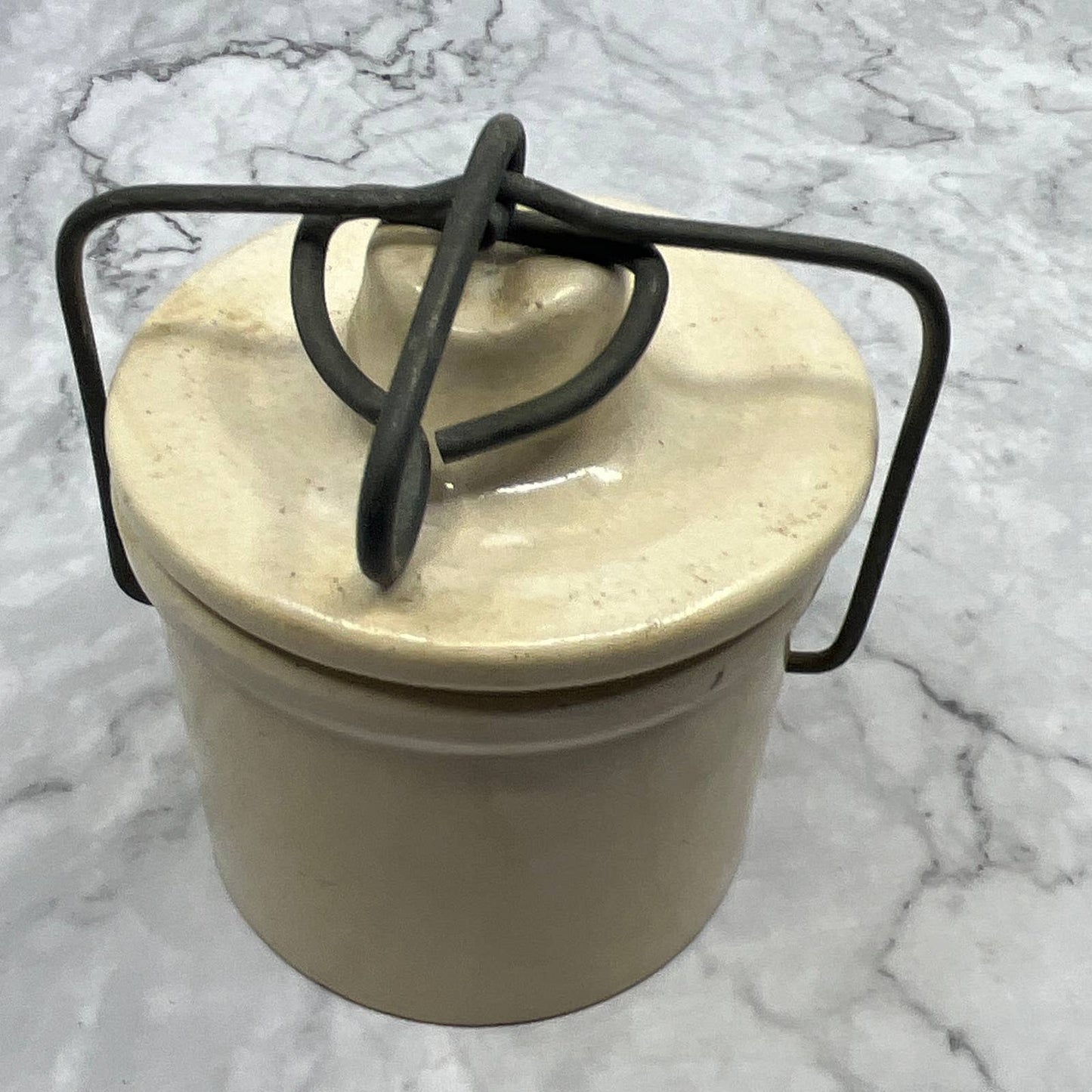 VTG Small Kaukauna Klub Wisconsin Dairy Stoneware Crock 4” Wire Bale Lid TI7