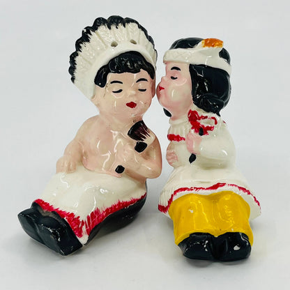 VTG 1950s Indian Native American Chief Man and Woman Salt & Pepper Kissing TB5
