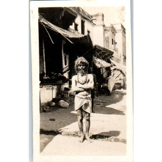 1928 Cavanders Cigarette Card Peeps into Many Lands #23 Left A Fakir Benares SE5