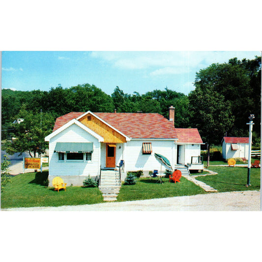 Raynor Motor Court E. Morris Muskoka Ontario Original Postcard P2-7